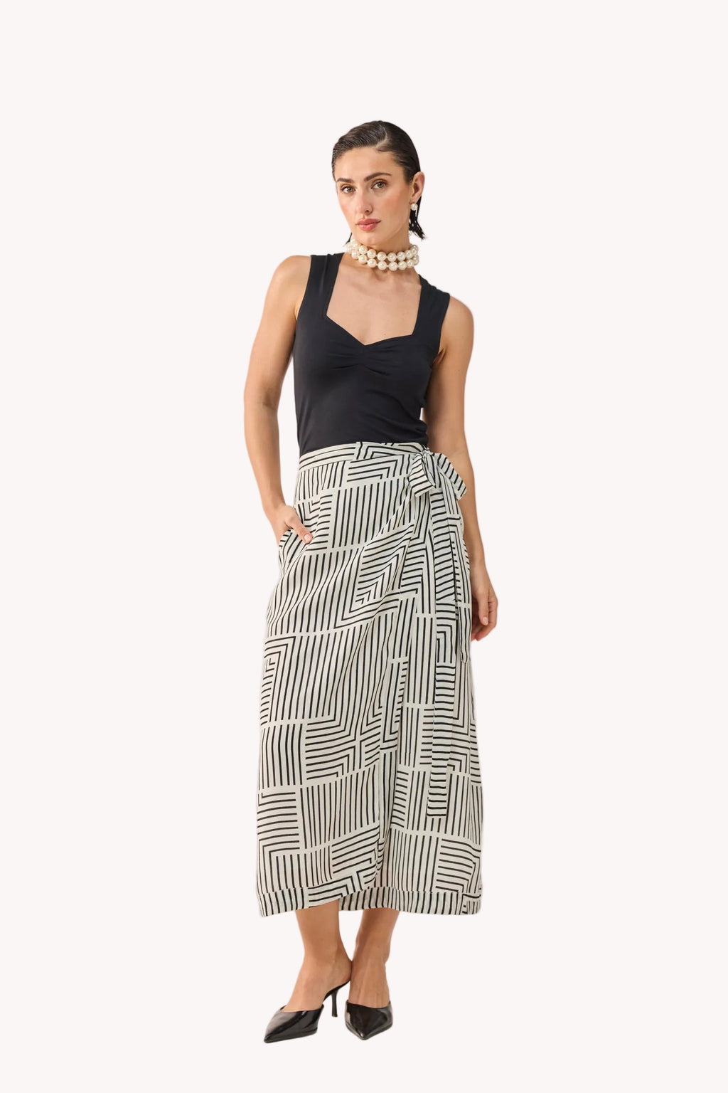 Regular Sweetheart Neck Top in Black