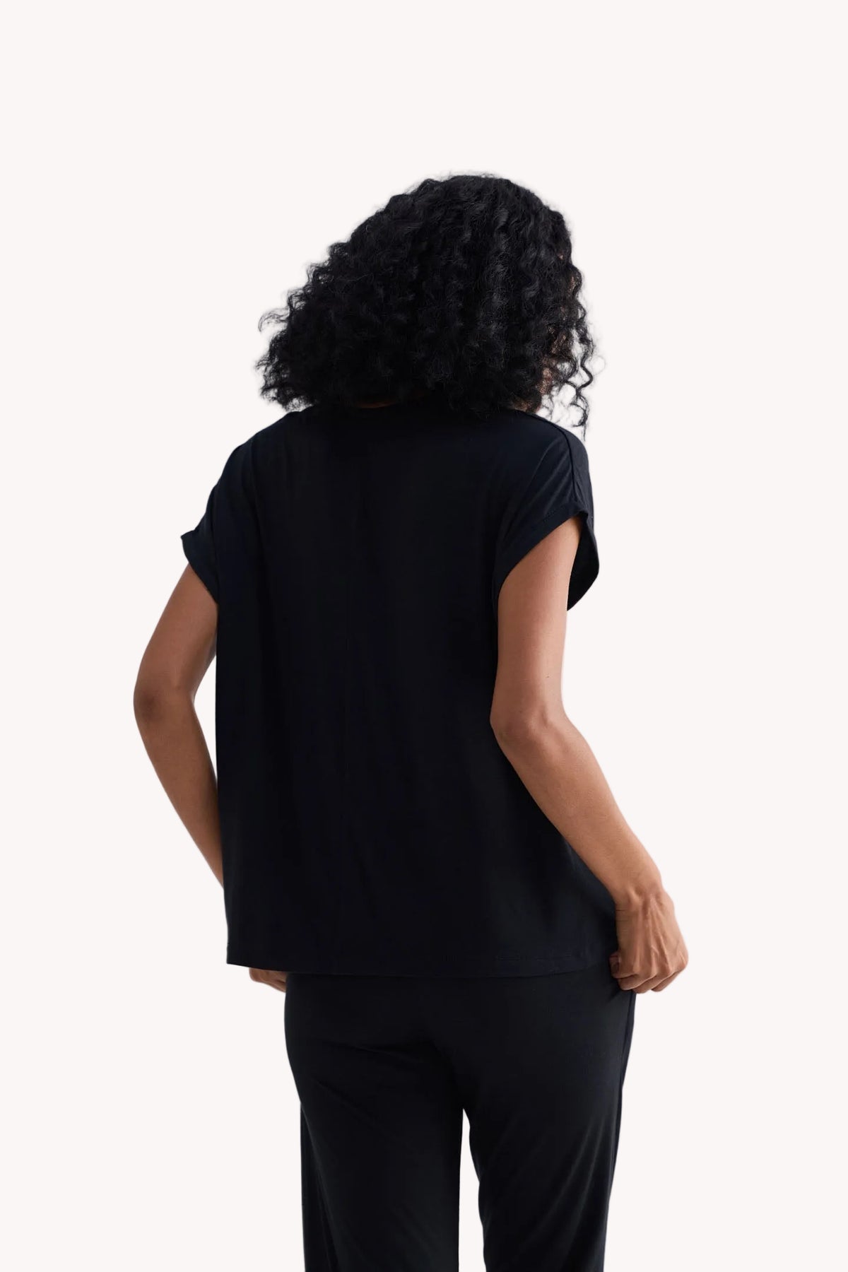 Relaxed Tee in Black