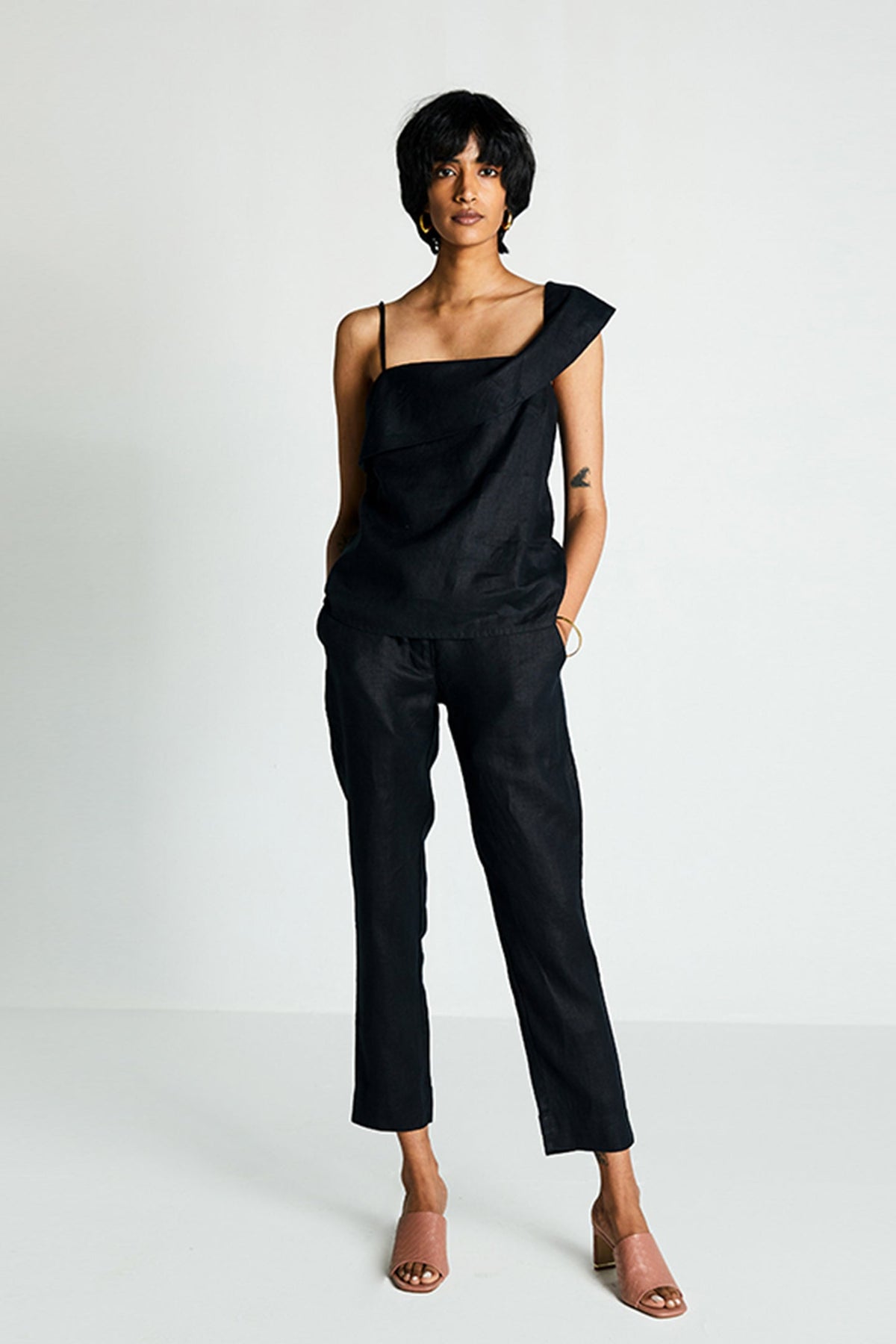 The Wandering Wave Top in Black