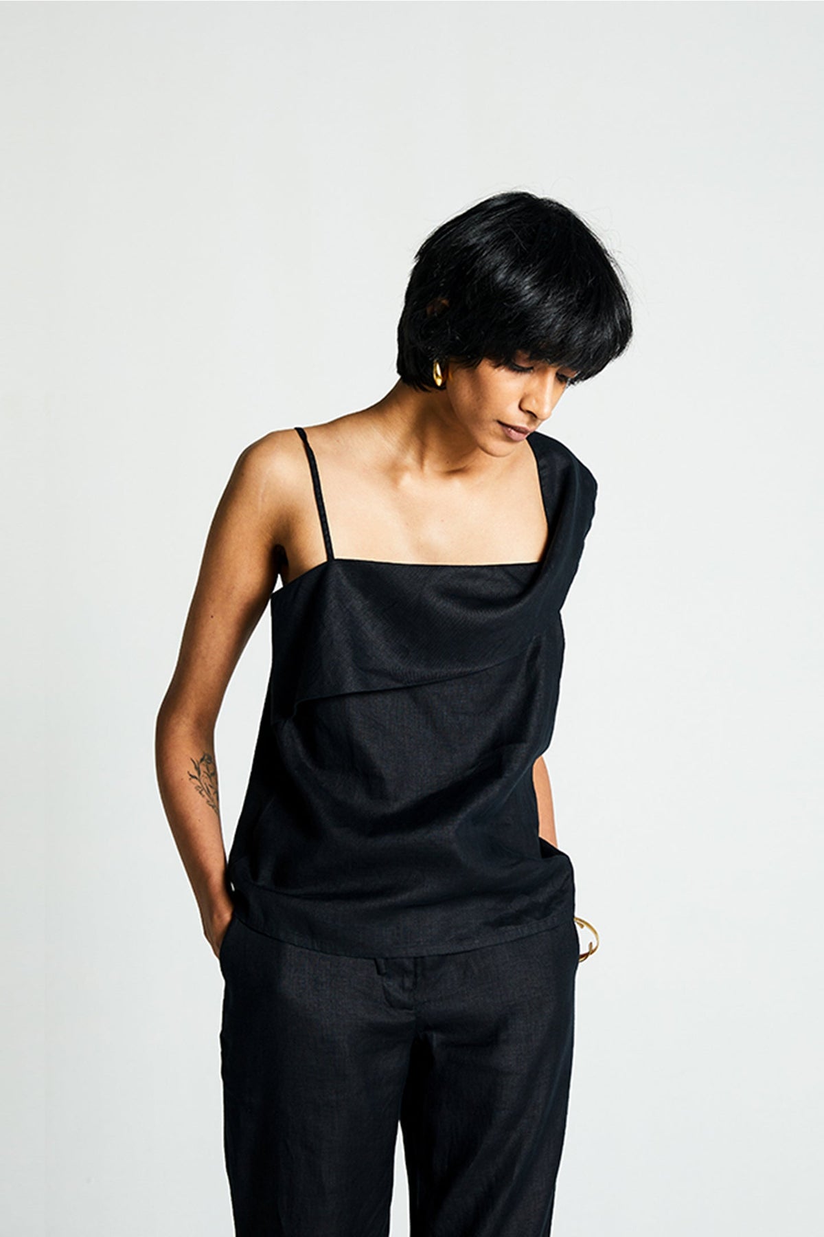 The Wandering Wave Top in Black
