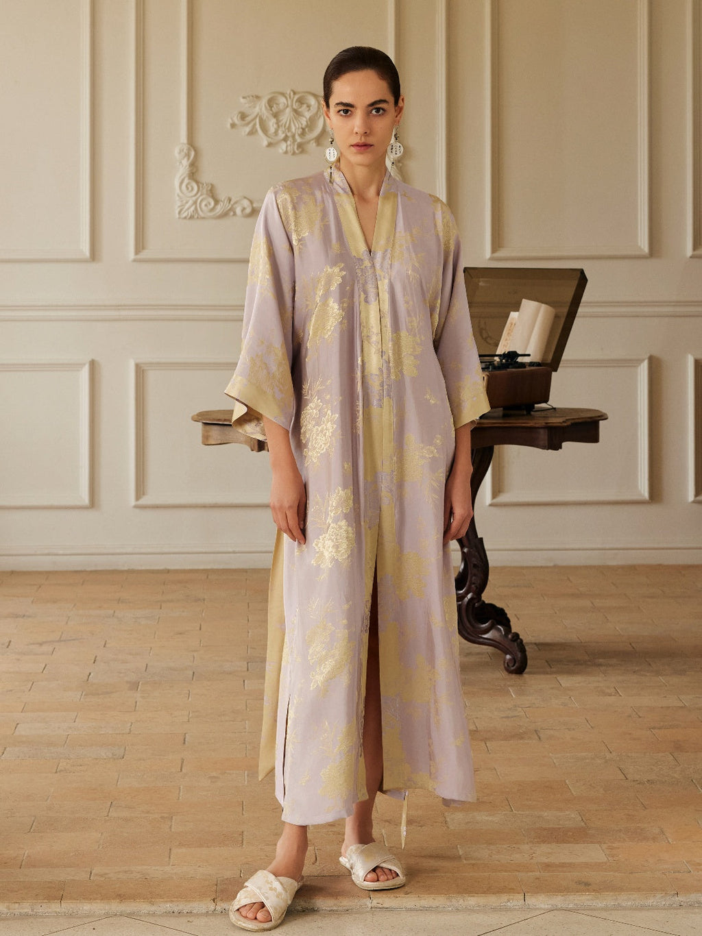 Reversible Lavender & Gold Jacquard Kimono Robe