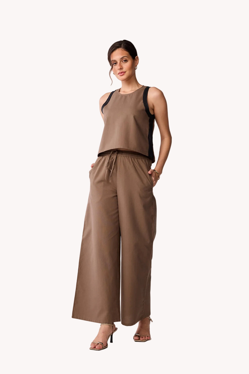 Wide-leg Drawstring Pants in Brown