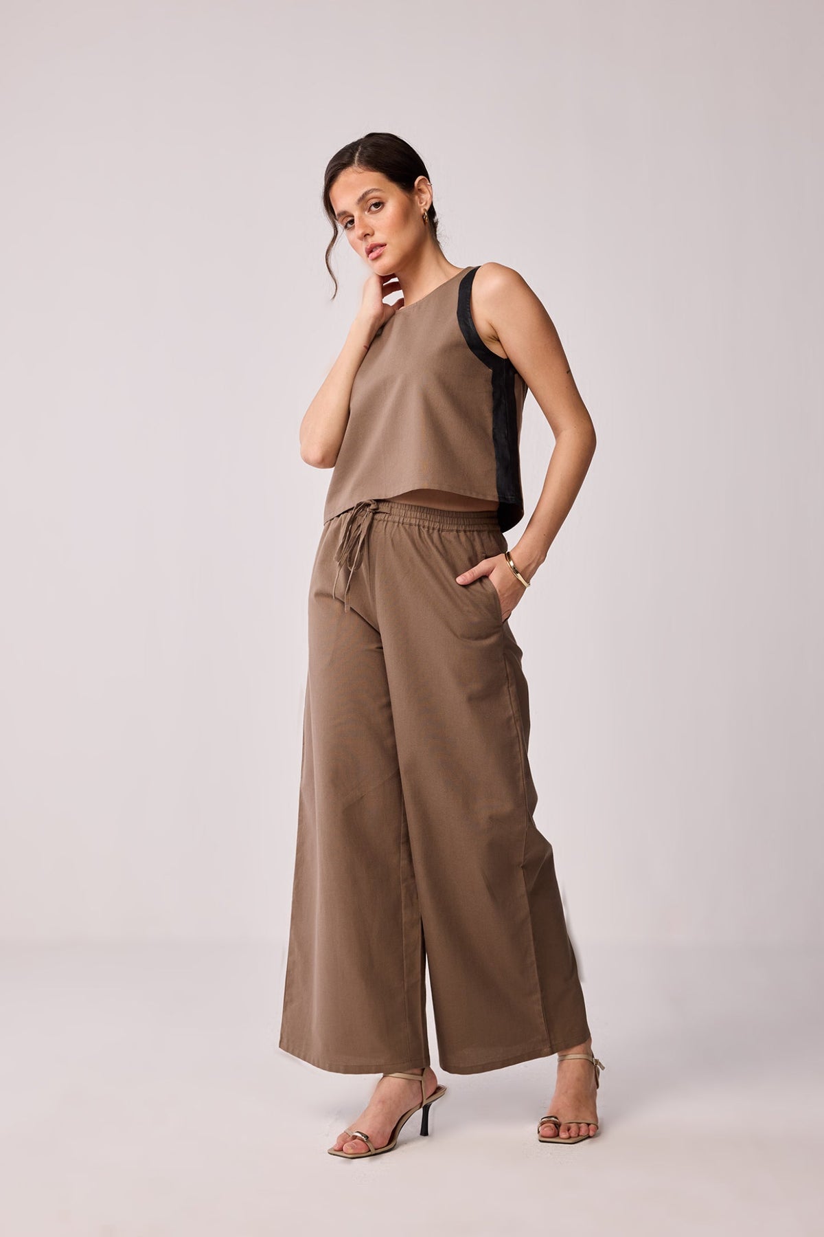 Wide-leg Drawstring Pants in Brown