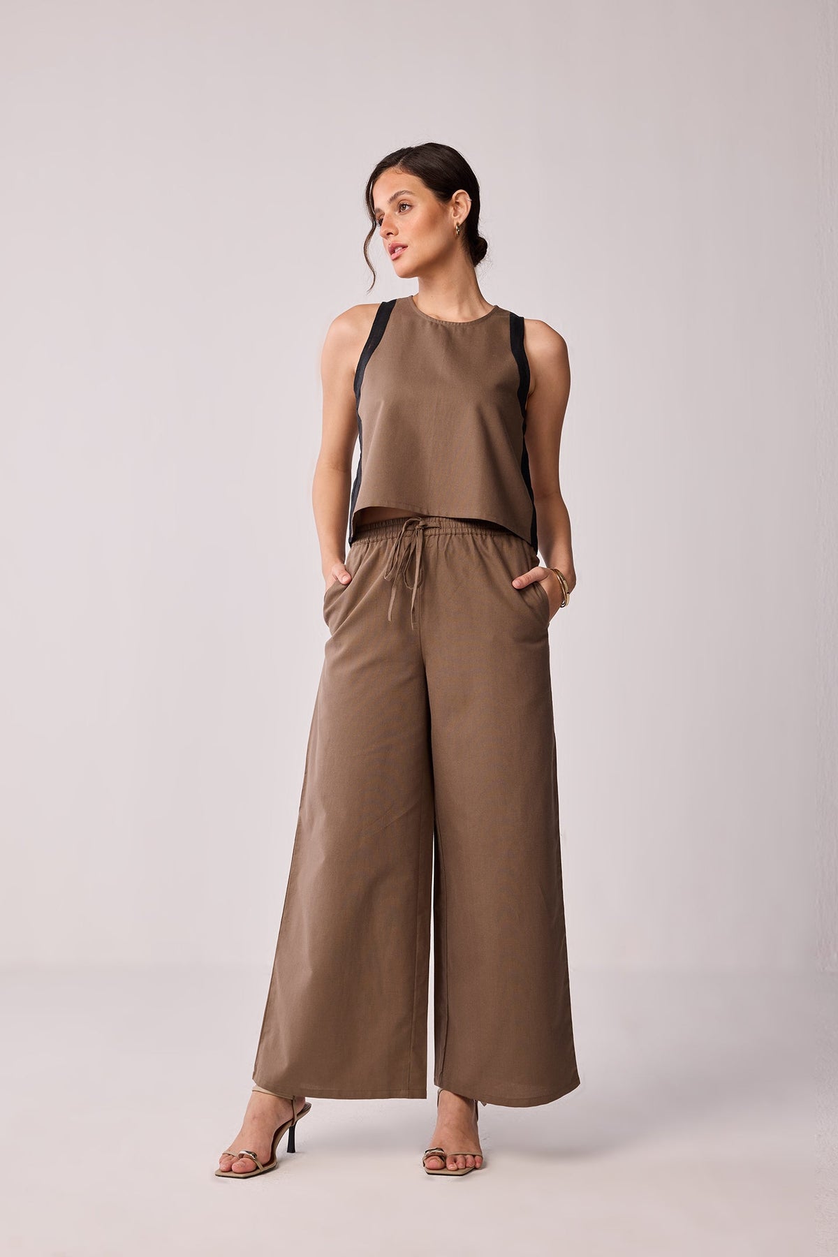 Wide-leg Drawstring Pants in Brown