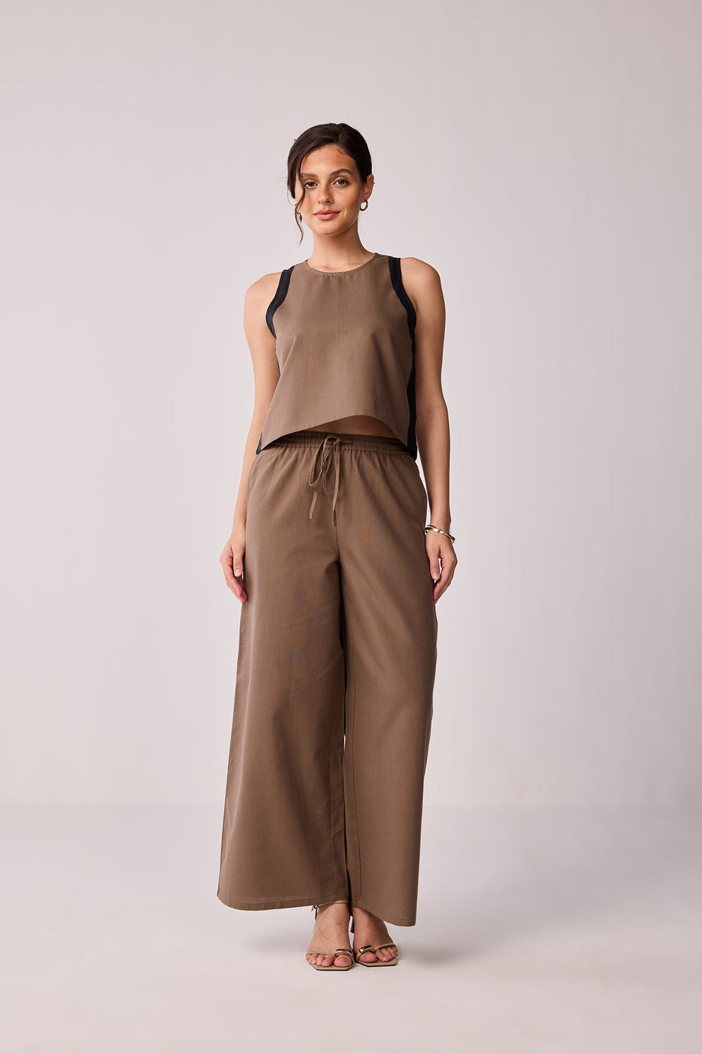 Wide-leg Drawstring Pants in Brown
