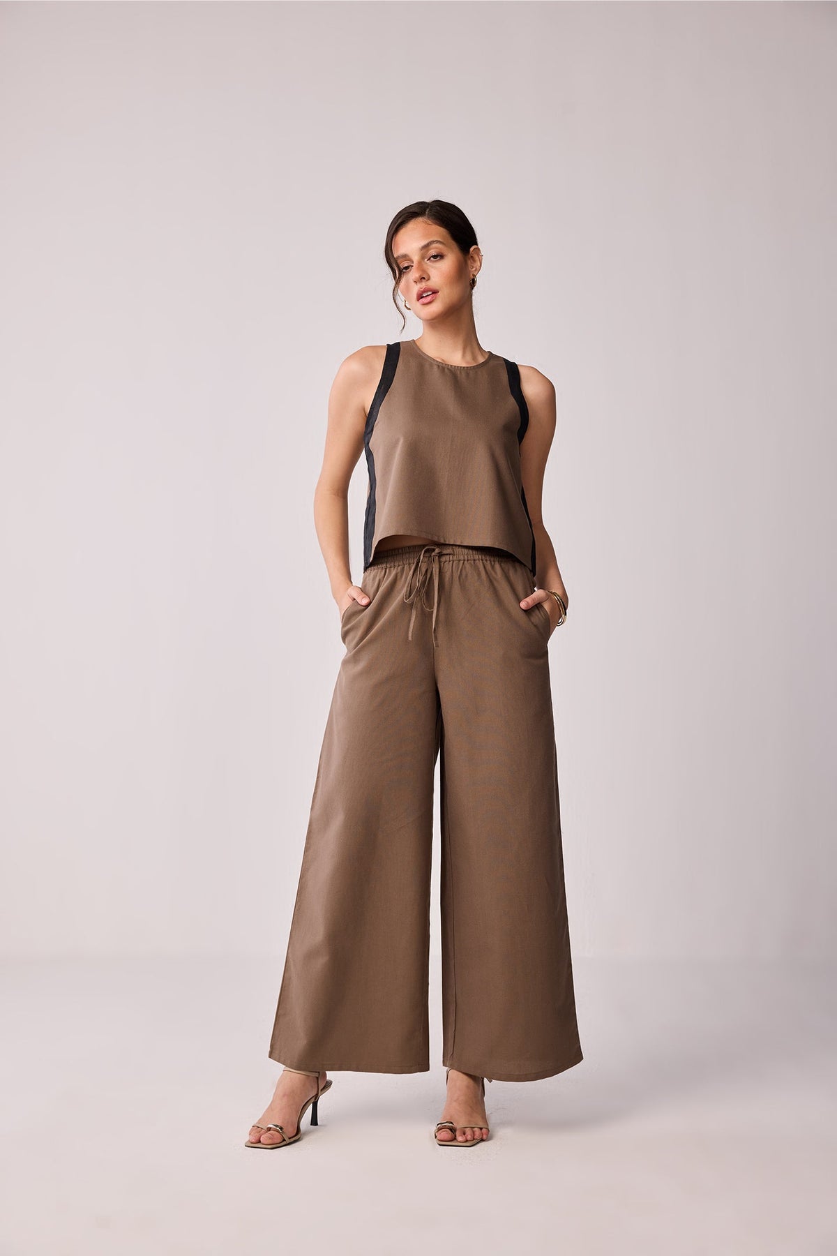 Wide-leg Drawstring Pants in Brown