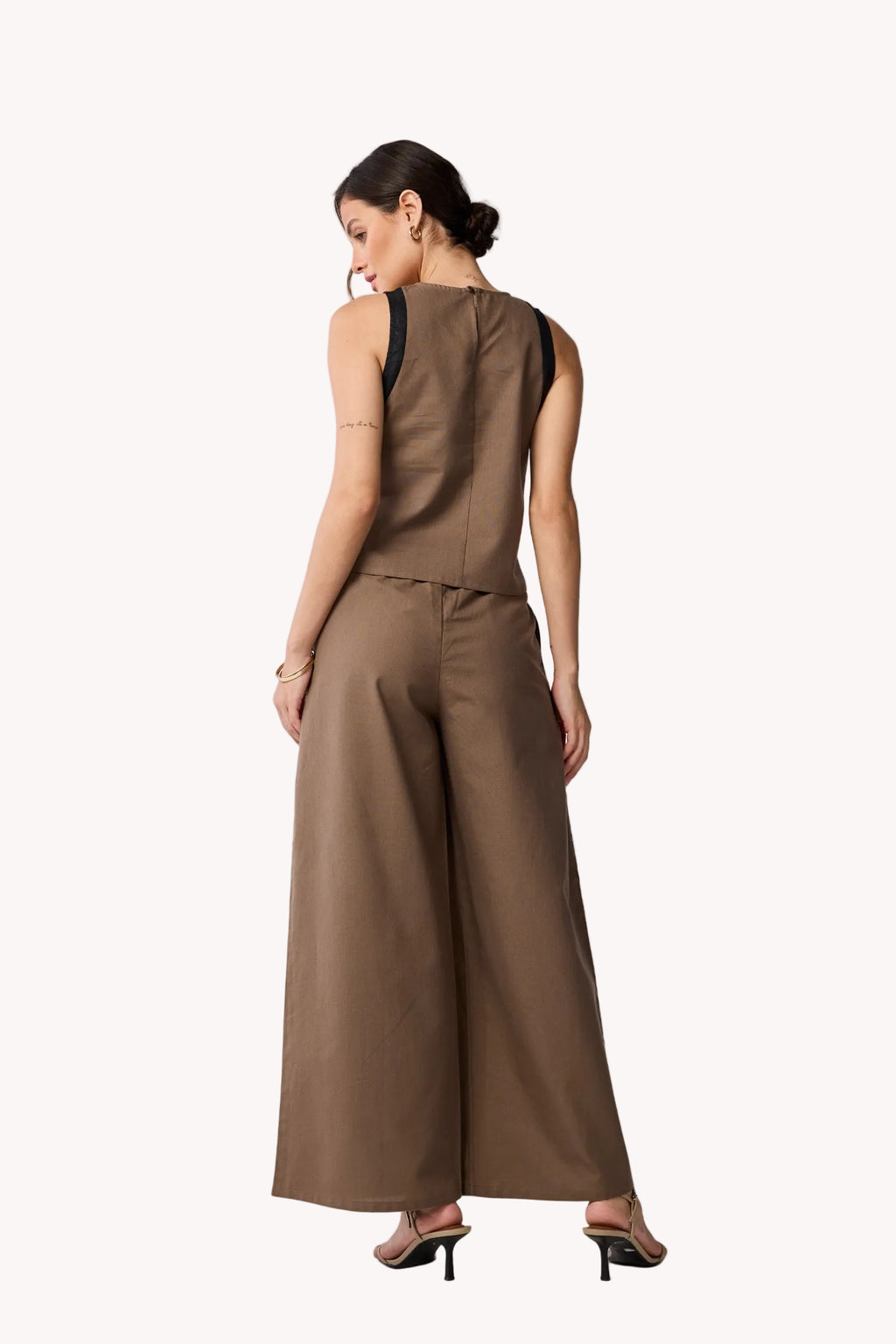 Matching Set with Wide-leg Pants and Colorblock Top in Brown