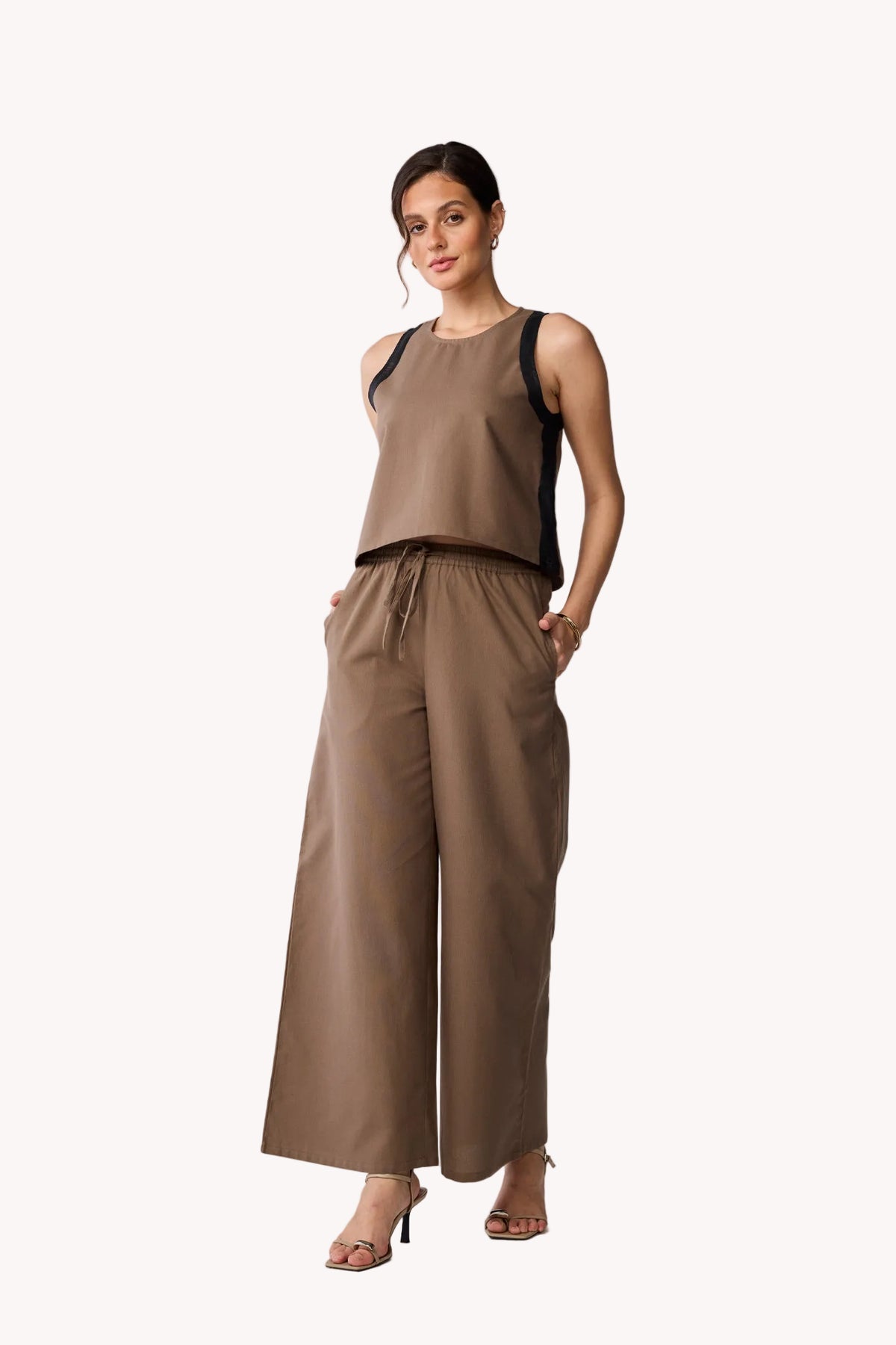 Matching Set with Wide-leg Pants and Colorblock Top in Brown