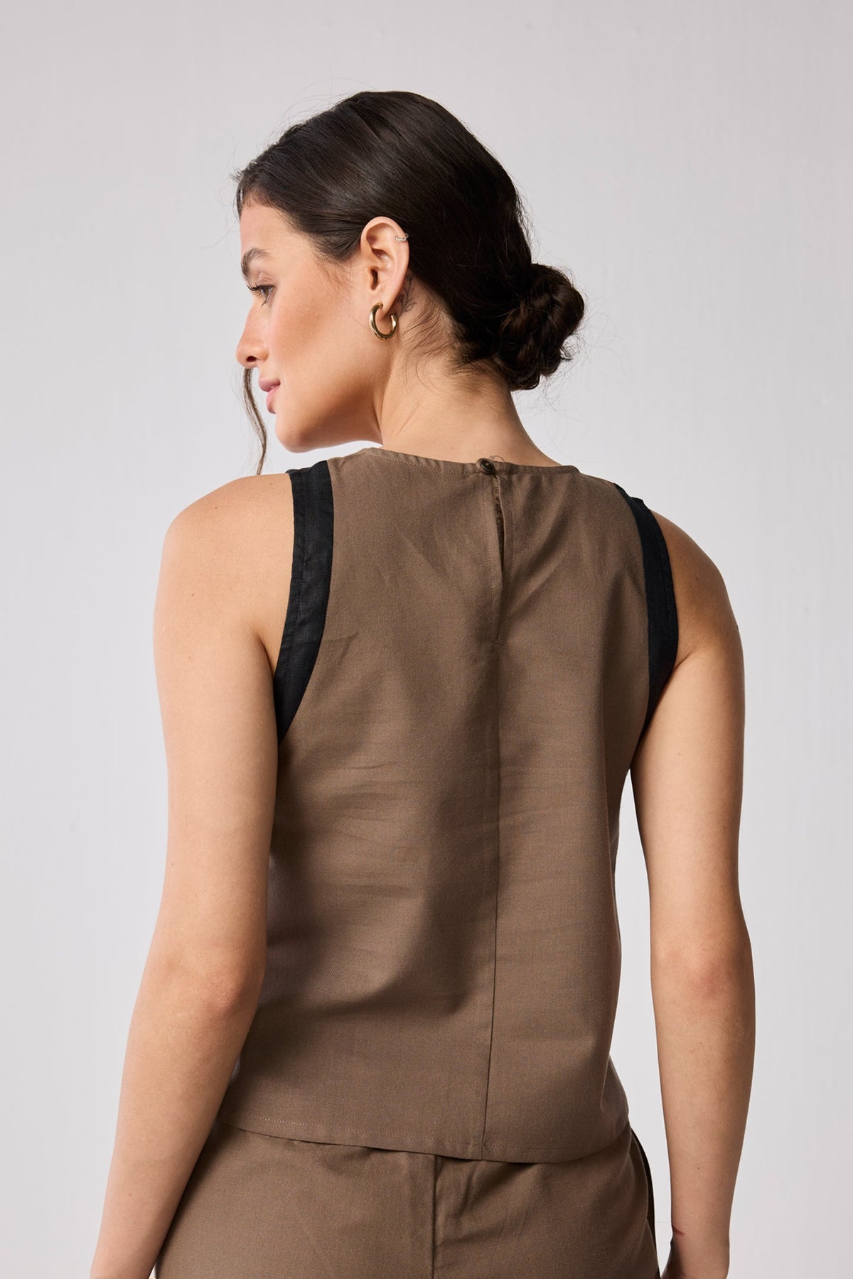 Matching Set with Wide-leg Pants and Colorblock Top in Brown