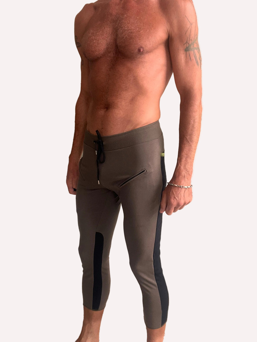 Mens 4/5 Zipper Pocket Capri Yoga Pants (ARMY Green w/Black)
