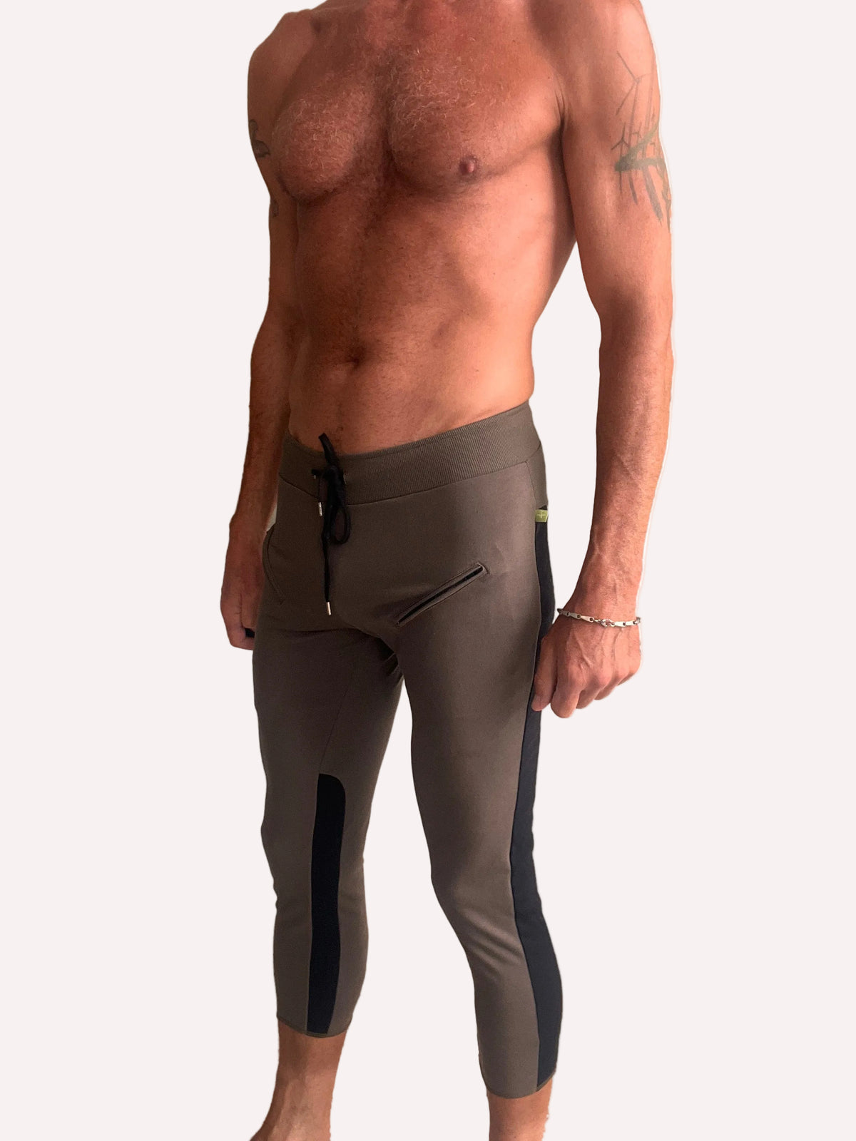 Mens 4/5 Zipper Pocket Capri Yoga Pants (ARMY Green w/Black)