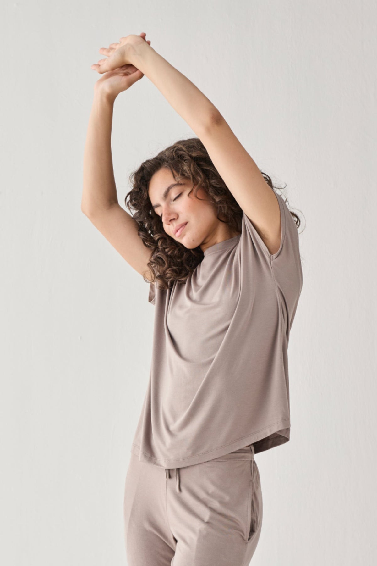 Relaxed Tee in Earth Grey